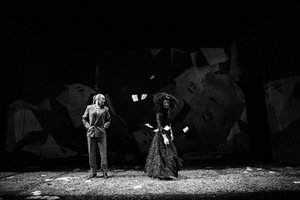 Fragment from the play Maria Stuart (director Artūras Areima). Martynas Sirusas' photo from the Vilnius State Small Theatre archive.