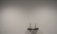 A. Jonkutė. „Senelio kėdės“. Paroda „Mano namai maži, ir kas iš jų išėjo vieną kartą nebegali sugrįžti. Aukojimo giesmė“, galerija „POST“, Kaunas, 2014 m.