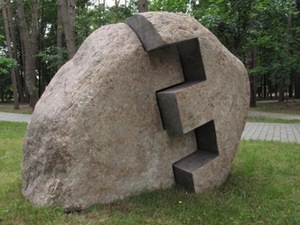 “Crossing of Centuries”, 2014. Granite, 150 × 160 × 90 cm. Exhibition in Birštonas, 2014.