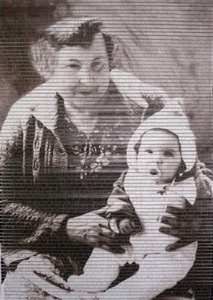 „Ant močiutės rankų“, fototekstilė, 97x70 cm, 2012