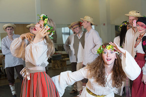 Musical "Devynbėdžiai". Photo from http://ansamblis-lietuva.lt