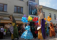 2013 m. festivalio „Šypsos lėlės ir vaikai“ lėlių paradas Laisvės alėjoje. KVLT nuotrauka.