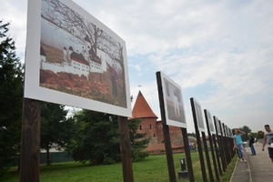 Exhibition of Tomas Pospech "Owners of Castles”, Kaunas Castle Square.