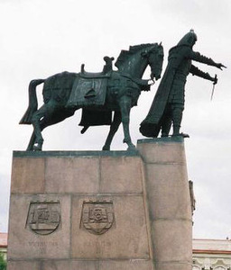 Vytautas Kašuba's monument for Duke Gediminas in Vilnius, at the Cathedral Square, Photo from wikipedia.org