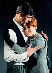 D. Kazragytė (Fru Tesman) H. Ibseno spektaklyje „Heda Gabler“ (rež. G. Varnas), 1998 m.