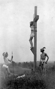F. Holland Day, “Crucifixion” (two Roman soldiers with profiles to the left), 1898, platinum plate.