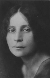 Stefanija Lazarska, 1930-1934. Koncern ilustrowany kurier codzienny