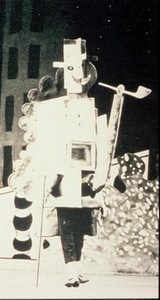 Baleto "Paradas" personažas, 1917 (J.Cocteau libretas, E.Satie muzika, P.Picasso kostiumai ir dekoracijos)