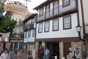Restauruotas XVII a. namas Guimarães (Portugalijoje), turintis įvairių laikotarpių autentiškų elementų. (foto I.Veliutė)