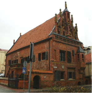 Restauruotas "Perkūno" namas, liudijantis lietuvių pirklio, o ne vokiečių pirklių architektūrinį skonį ir finansines galimybes.