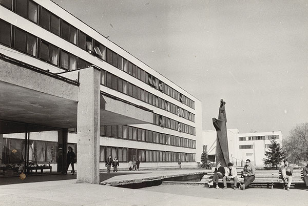 V. J. Dičius. Kauno politechnikos instituto (KPI, dabar – Kauno technikos universitetas, KTU) Radioelektronikos  fakultetas (dabar – Elektronikos institutas). 1963–1969